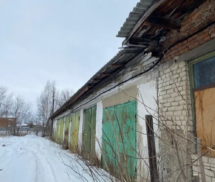 Помещения в нежилом здании гаража с пристроем Пл. 254.1 кв. м. Местоположение: Россия, Курганская обл., Далматовский район, г. Далматово, ул. Советская, 290 