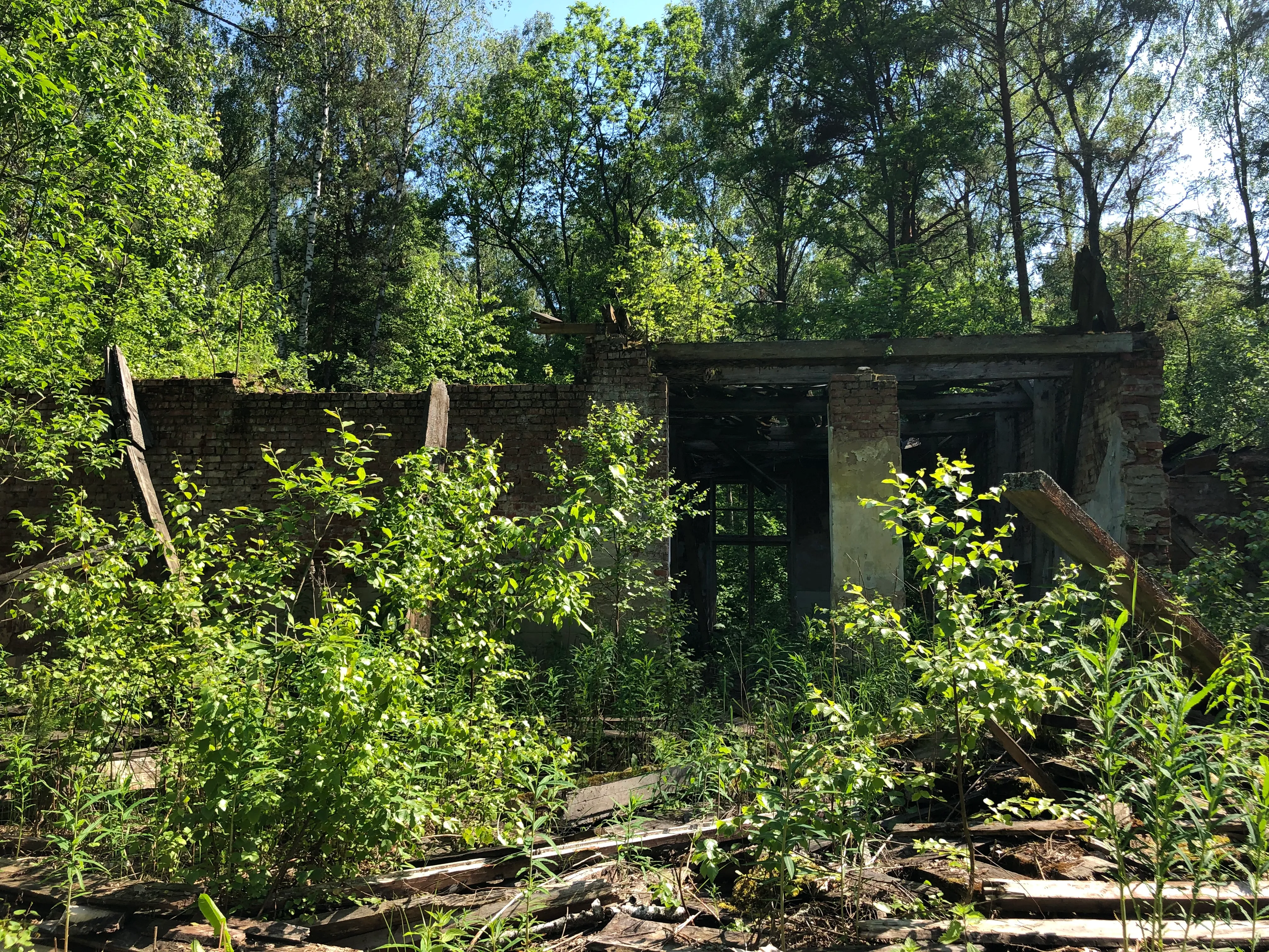 Недвижимое имущество, продается единым лотом, расположенное по адресу: Московская обл., Серпуховский р-н