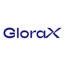 <p>
 <b>Расскажите, в чем ваша уникальная модель входа в новые регионы, позволяющая так быстро захватывать лидерские позиции? Планируете ли вы дальнейшее расширение географии на ближайшие 12-18 месяцев? Если да, будут ли это новые регионы или усиление присутствия в текущих? </b>
</p>
<p>
 <i>
	Мы тщательно подходим к выбору новых регионов. Анализируем потенциал территории и подбираем лучшие локации – как правило, на набережных, с уникальными видами и недалеко от центра города. Вход в регион мы начинаем со знакового проекта бизнес- или премиум-класса с выразительной архитектурой и продуманной средой. Это позволяет закрепить наш бренд и привлечь внимание. После этого запускаем проекты комфорт-класса, масштабируя присутствие и усиливая позиции. </i>
</p>
<p>
 <i>
	Мы нацелены как на выход в новые регионы, так и на расширение присутствия в текущих. Сегодня уже входим в топ-3 застройщиков по объёму строительства жилья в Нижнем Новгороде, Мурманске и Владивостоке и планируем развиваться дальше. </i>
</p>
<p>
 <br>
</p>
<p>
 <b>Какие механизмы позволяют вам наращивать бизнес и одновременно снижать долговую нагрузку в условиях высокой ключевой ставки?&nbsp;</b><br>
 <b>
	Насколько текущая структура вашего долга и планы по привлечению финансирования через IPO готовы поддерживать ваши амбиции роста без риска для финансовой стабильности?&nbsp;</b>
</p>
<p>
 <i>Несмотря на активное развитие, мы сохраняем взвешенный подход к финансированию: часто приобретаем земельные участки без градостроительной документации и по модели «квадратные метры вместо денег» или участвуем только в стратегически выгодных M&amp;A сделках, как, например, приобретение ГК «Жилкапинвест» этим летом.</i>
</p>
<p>
 <i>Привлечение средств через IPO позволит нам продолжить активное масштабирование без существенного давления на долговую нагрузку. Мы видим, что сейчас наиболее благоприятный момент для расширения — рынок предлагает интересные активы с дисконтом, а потенциал роста велик.</i>
</p>
<p>
 <br>
</p>
<p>
 <b>
	В случае проведения IPO, как вы будете поддерживать имидж позитивной инвестиционной истории, когда всё больше публичных девелоперов тяготятся своего статуса?</b>
</p>
<p>
 <i>Последние годы мы планомерно выстраивали процессы и готовили компанию к выходу на биржу. Сейчас, по нашему мнению, наступает подходящий момент: уже начался долгосрочный цикл снижения ключевой ставки, мы ожидаем постепенную активизацию как фондового рынка, так и рынка первичной недвижимости. Отметим, что текущий портфель проектов может обеспечить до 1 трлн руб. выручки даже без учёта новых приобретений. Все это в совокупности позволит нам с самого выхода создать позитивную инвестиционную историю, выстроить долгосрочные доверительные отношения с инвесторами и обеспечить рост стоимости бизнеса и стабильную прибыль для инвесторов.</i>
</p>